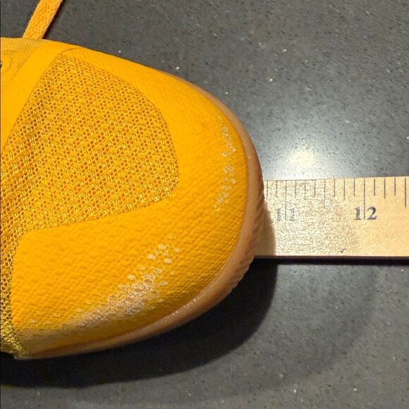 Nike Kyrie Youth Basketball Shoes Size 7 Black Yellow Blue Authentic - Picture 2 of 9